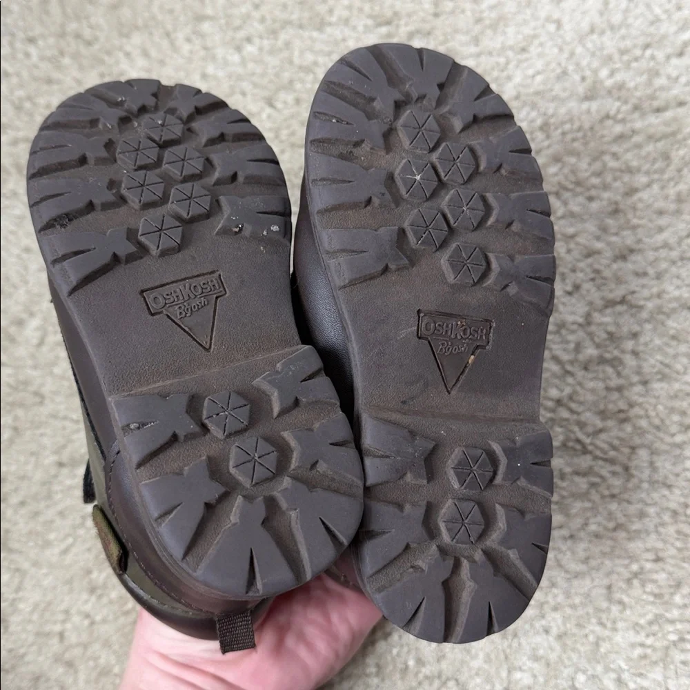 EUC. Size 7 Osh Kosh Toddler Shoes